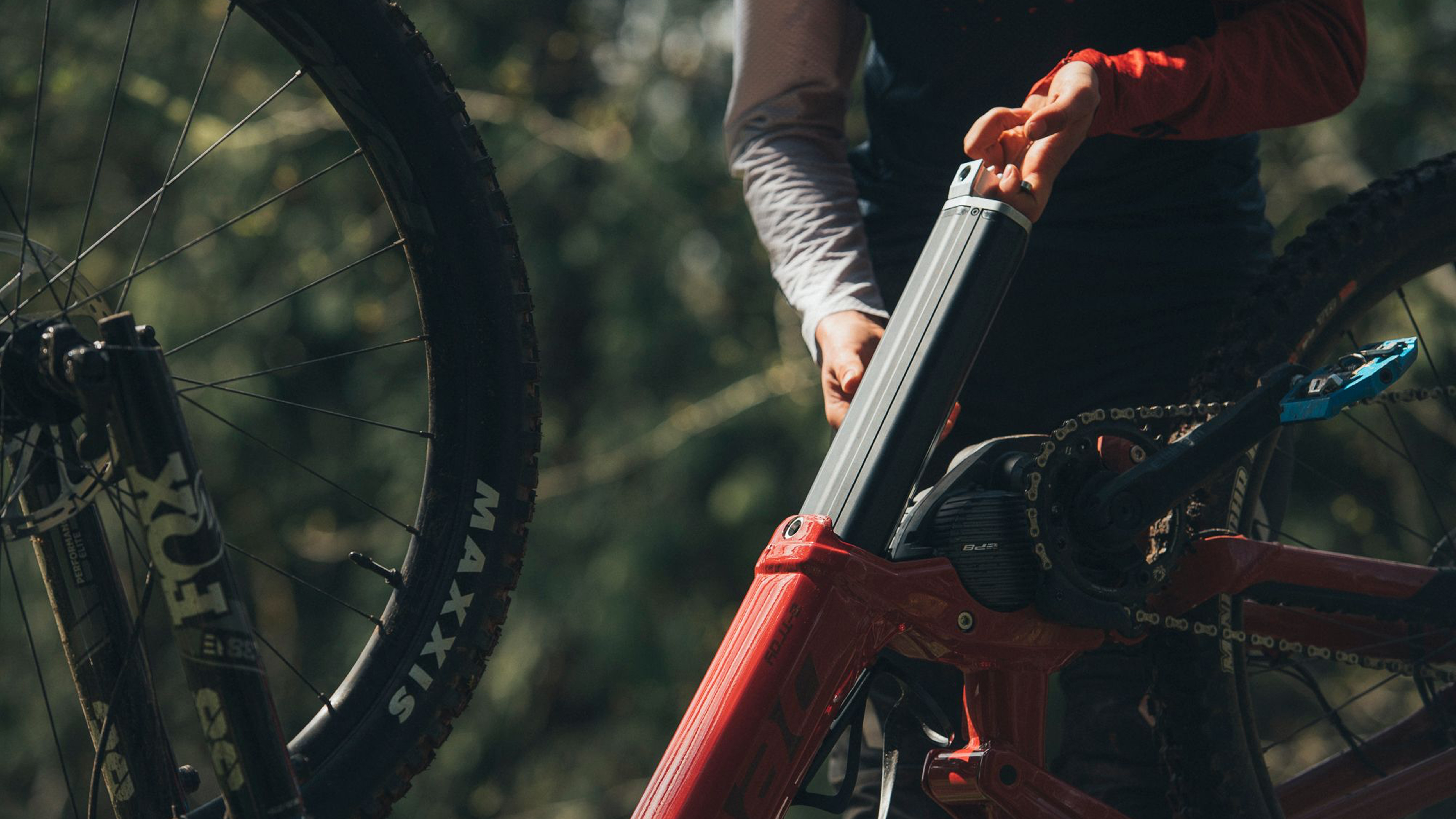frame-integrated battery on an electric mountain bike